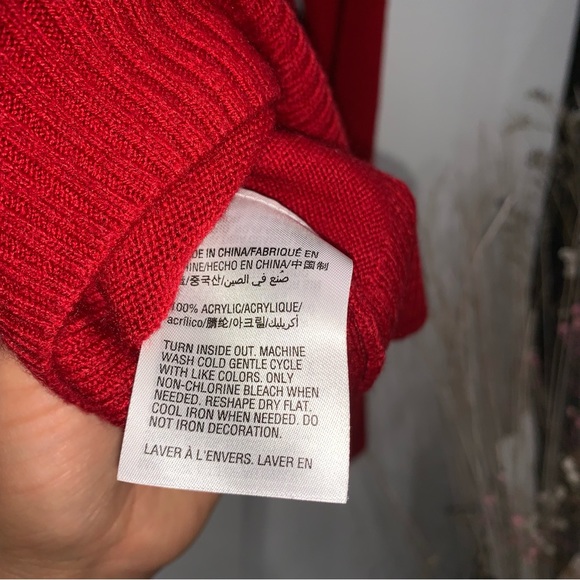 KAREN SCOTT red 🍒V-Neck sweater with Rhinestones size small - Picture 7 of 9